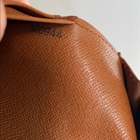 Louis Vuitton Bi-Fold Wallet - Picture 7 of 14